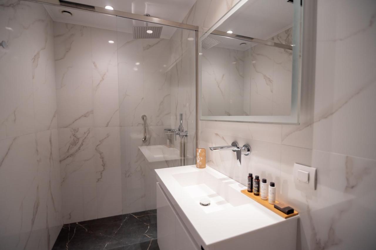 Contessa Bianca Luxury